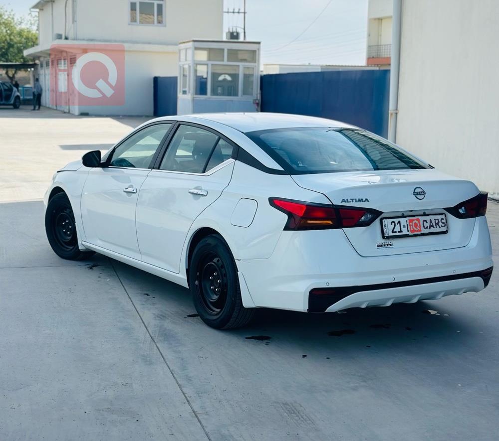 نيسان ألتيما